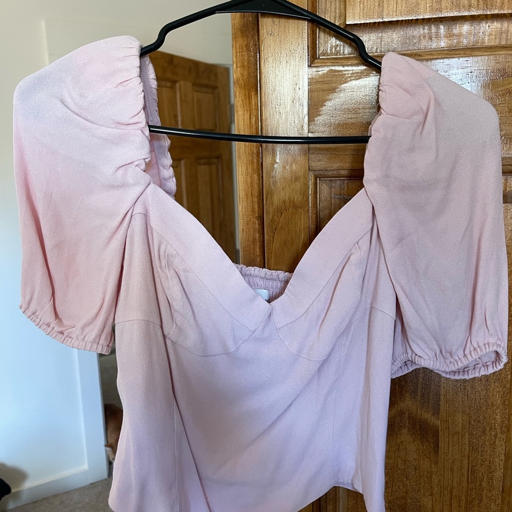 Aritzia Light Pink Puff-Sleeve Sweetheart Neck Top